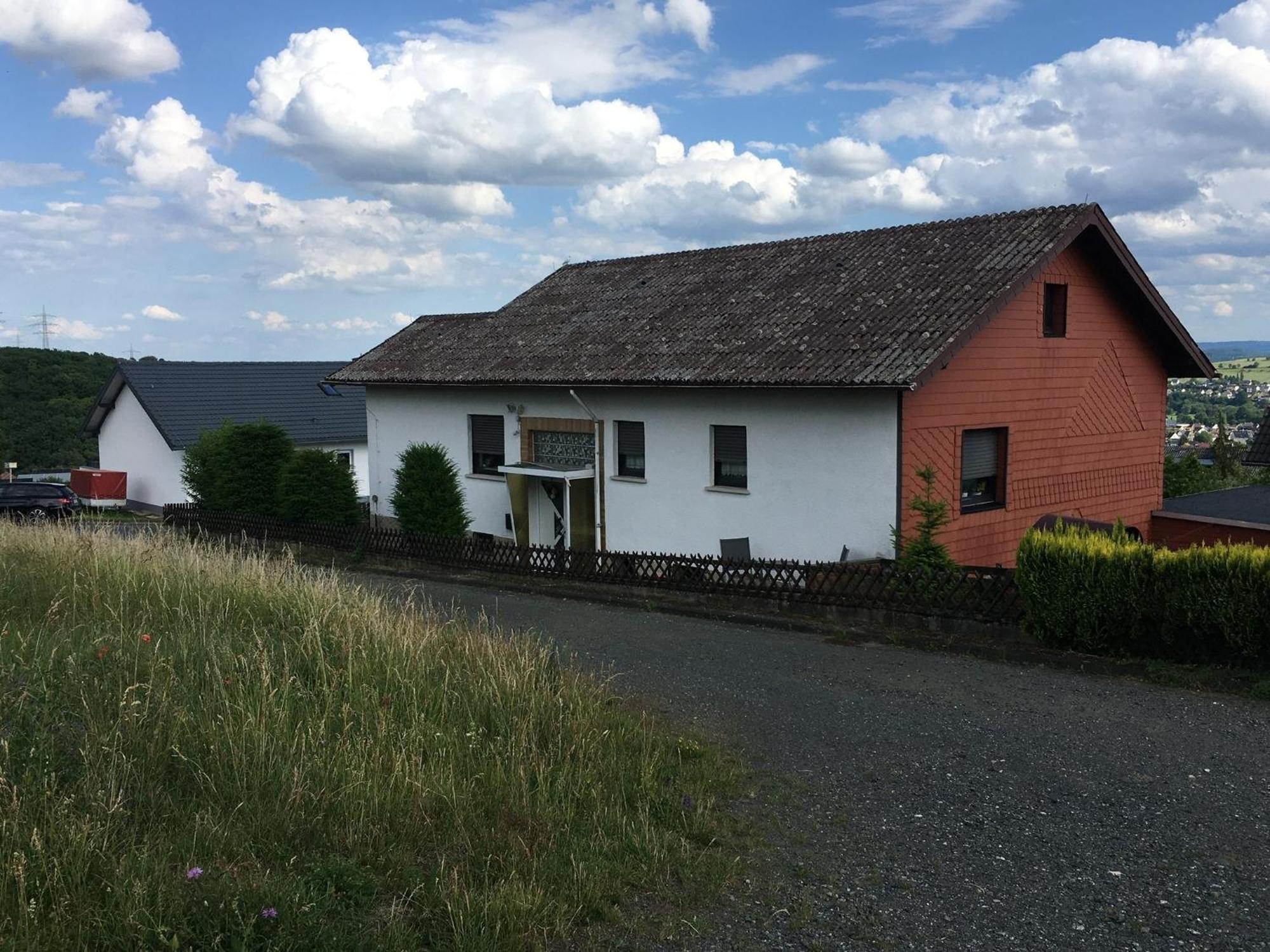 Haus Willi Apartment Asslar Bagian luar foto